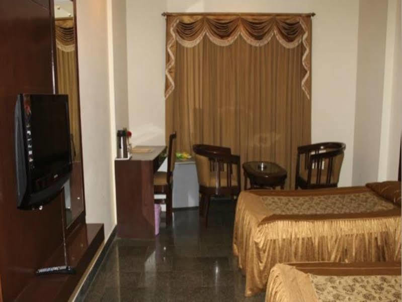 فندق فايباف فاراناسي المظهر الخارجي الصورة